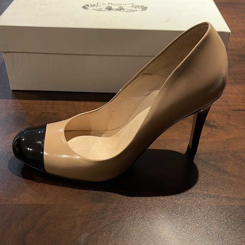 LK Bennett London Bruton Tan and Black round toed heels EU 37.5 (US 7) - Picture 2 of 8